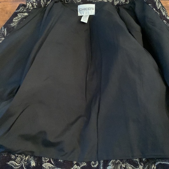 Chicos Enbroidered Beaded Accent Tapestry Artsy Floral Jacket Red Black Sz M - Picture 4 of 8